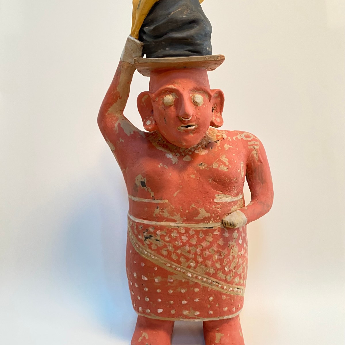 Standing female figure with baggage, Jalisco&nbsp;(2022)